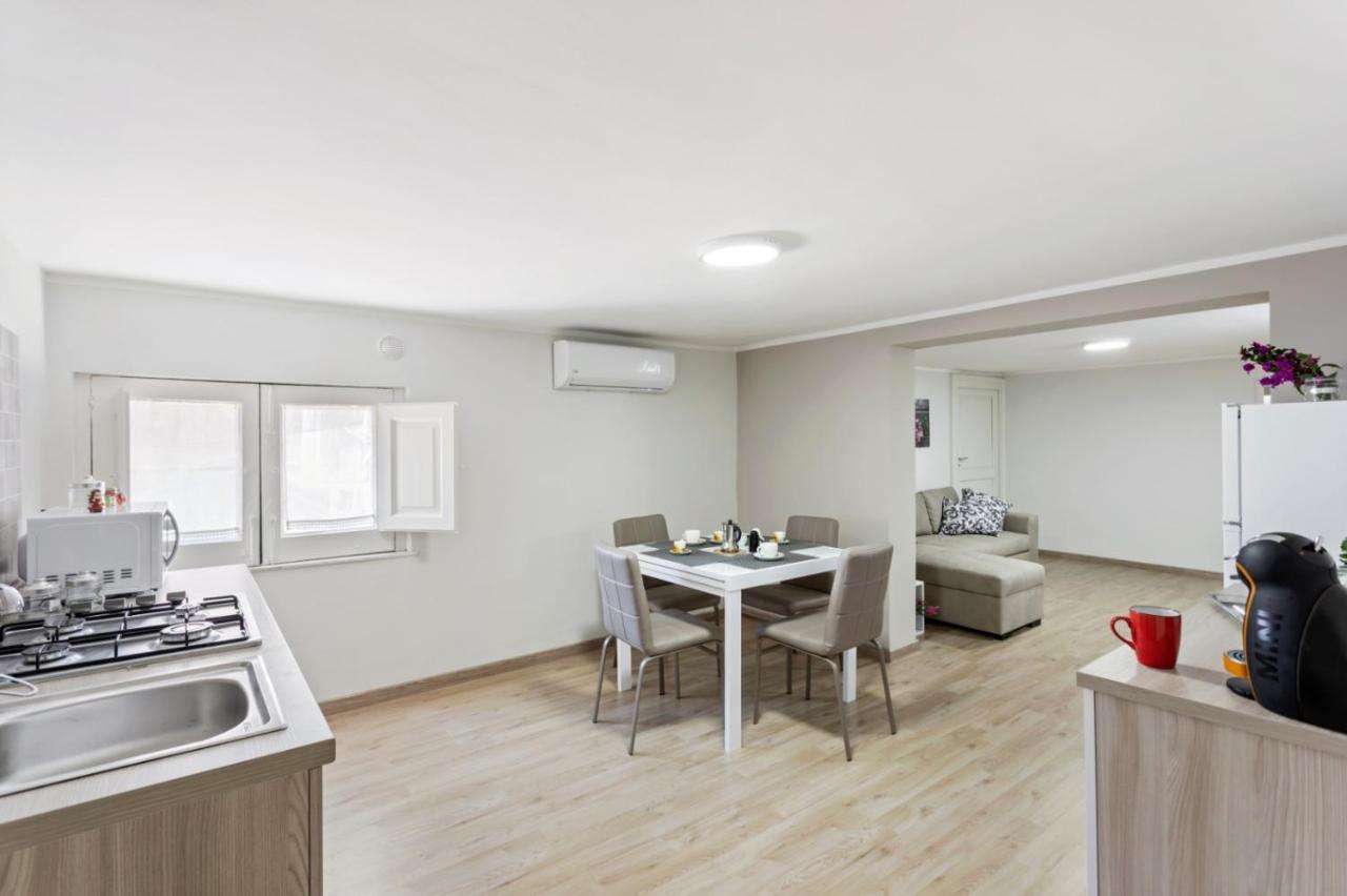 Villa Bellini Cosy Flat CTA Exteriör bild
